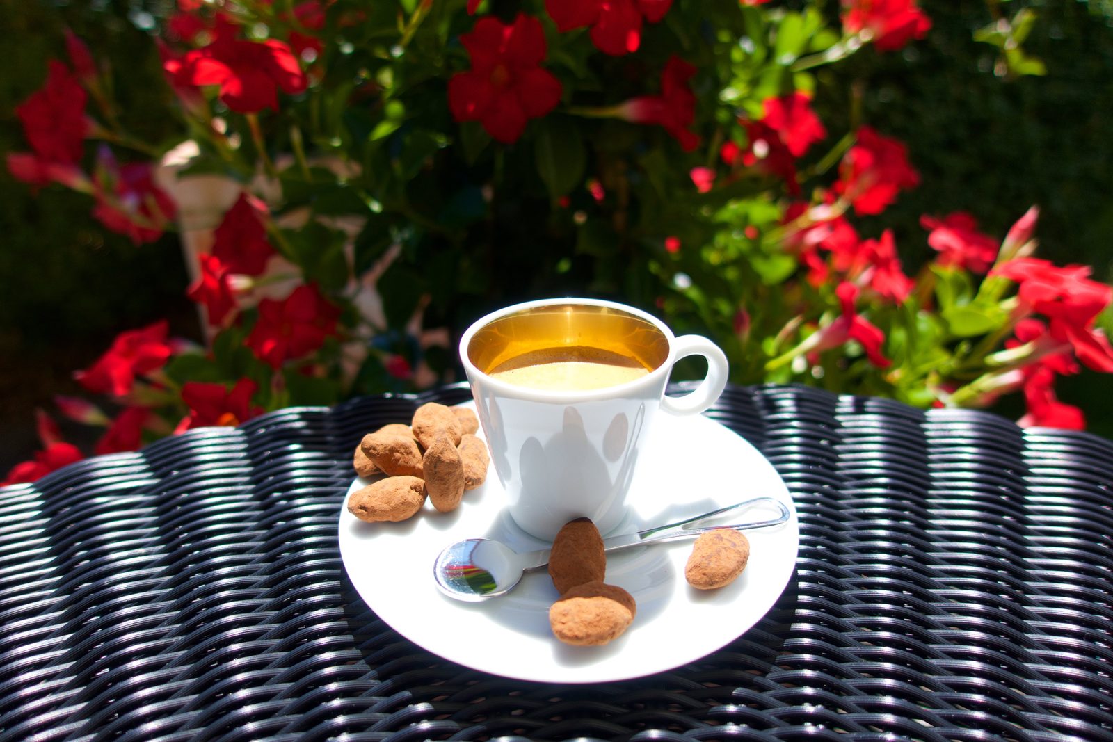 Kaffee mit Mandeln